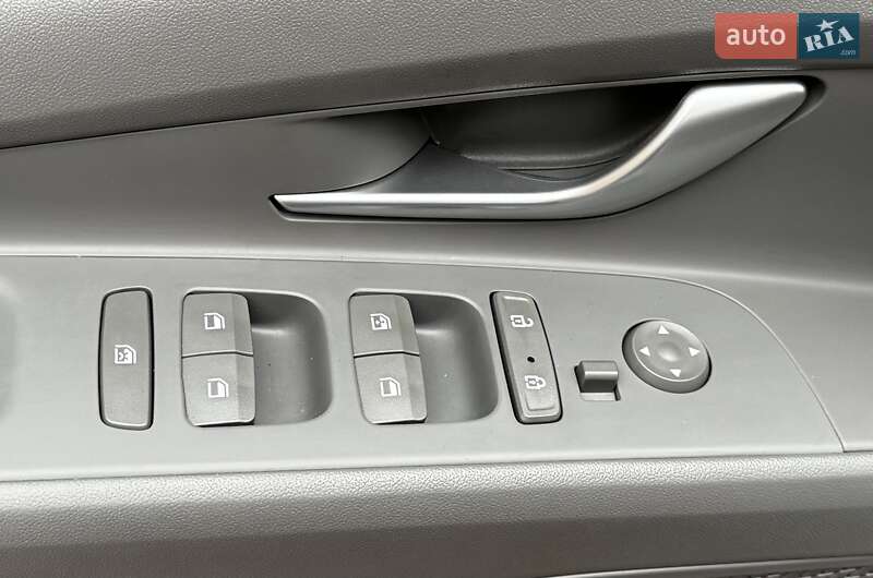 Седан Hyundai Elantra 2023 в Києві