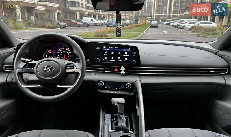 Седан Hyundai Elantra 2023 в Києві