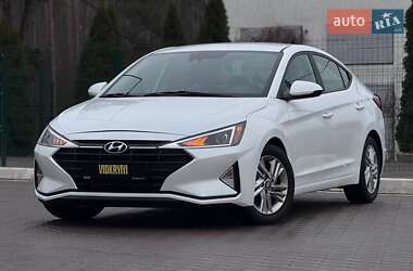 Седан Hyundai Elantra 2019 в Киеве