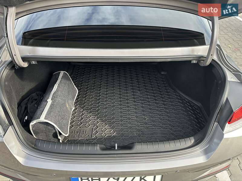 Седан Hyundai Elantra 2022 в Одессе