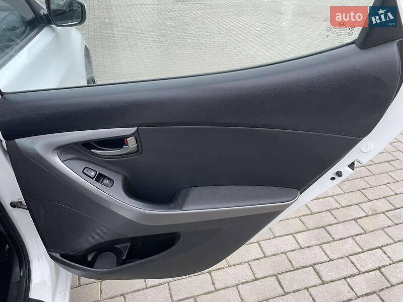 Седан Hyundai Elantra 2012 в Полтаві