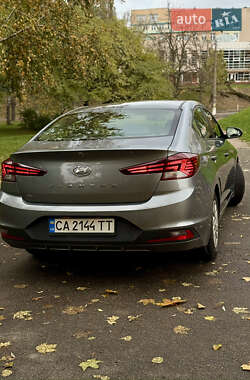 Седан Hyundai Elantra 2018 в Киеве