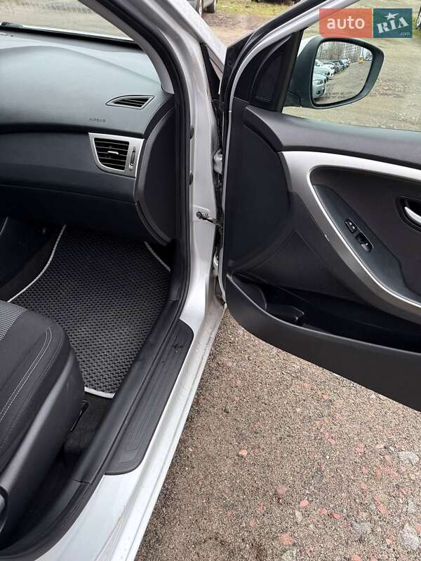 Хэтчбек Hyundai Elantra 2016 в Киеве