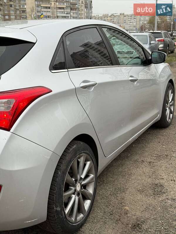 Хэтчбек Hyundai Elantra 2016 в Киеве