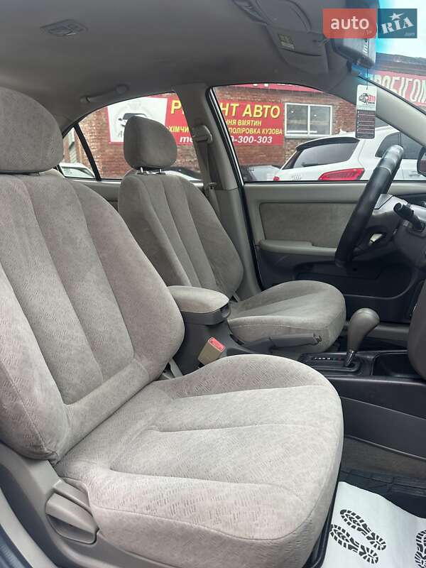 Седан Hyundai Elantra 2004 в Смеле