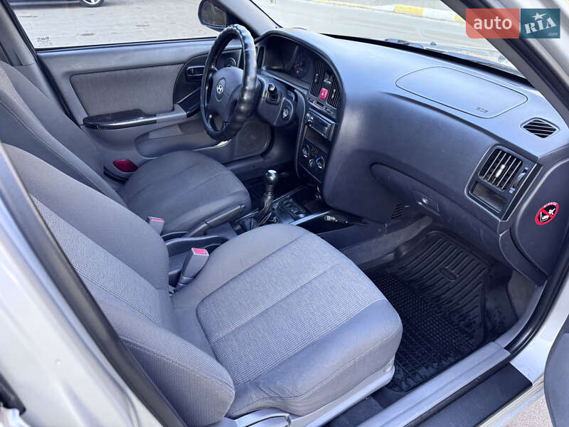 Седан Hyundai Elantra 2006 в Киеве