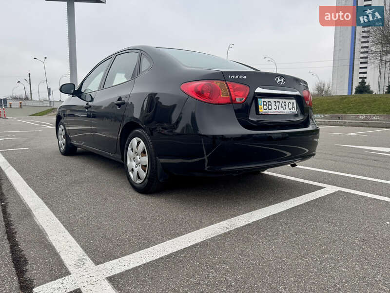 Седан Hyundai Elantra 2010 в Києві