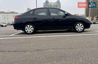 Седан Hyundai Elantra 2010 в Києві