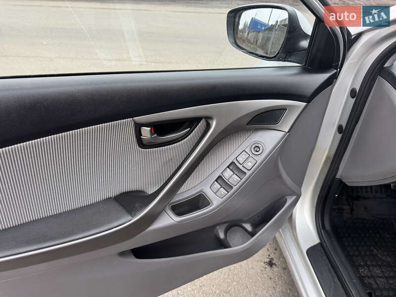 Седан Hyundai Elantra 2012 в Киеве фото 20 Седан Hyundai Elantra 2012 в Киеве