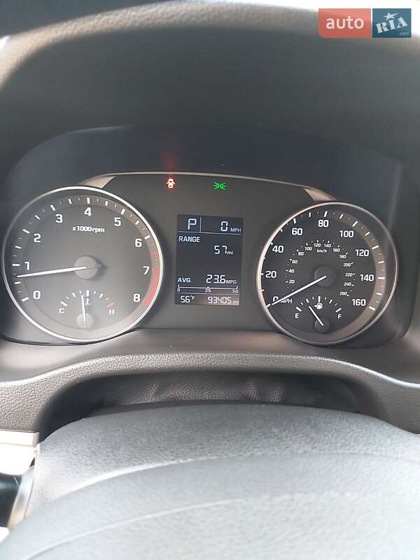 Седан Hyundai Elantra 2017 в Ужгороде