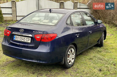 Седан Hyundai Elantra 2010 в Мостиській