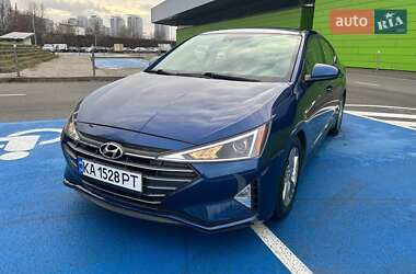 Седан Hyundai Elantra 2018 в Киеве