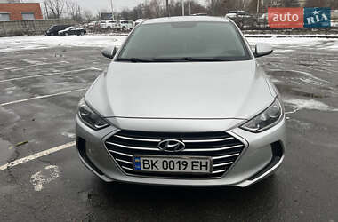 Седан Hyundai Elantra 2016 в Киеве