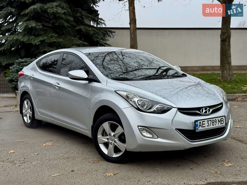 Hyundai Elantra 2012