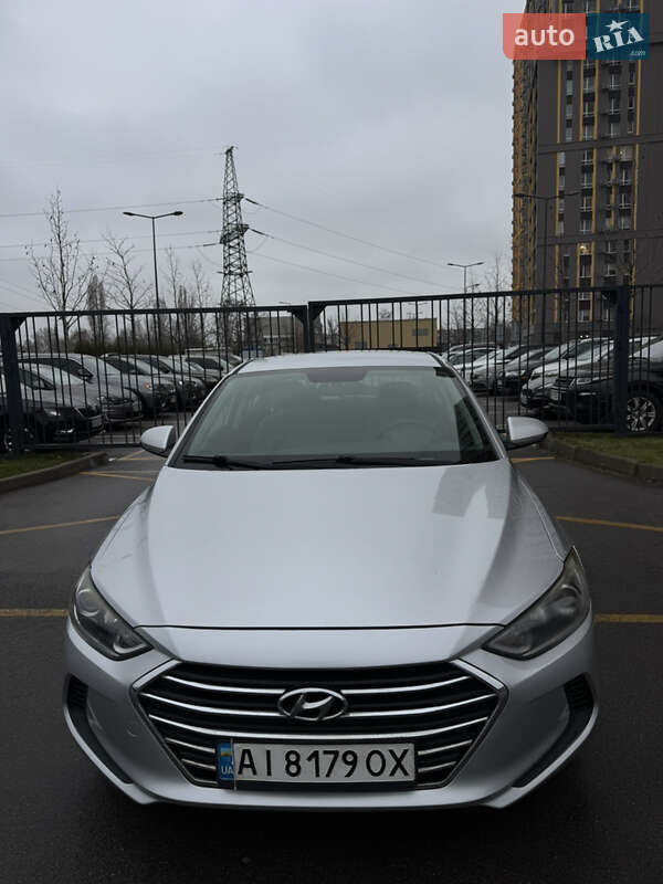 Седан Hyundai Elantra 2016 в Киеве