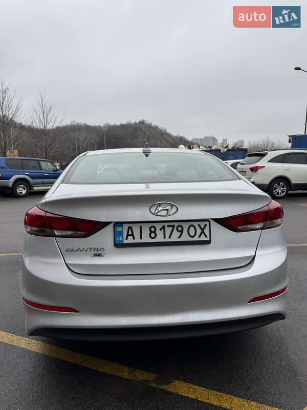 Седан Hyundai Elantra 2016 в Киеве