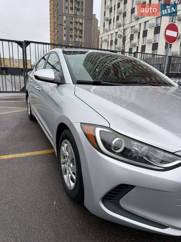 Седан Hyundai Elantra 2016 в Киеве