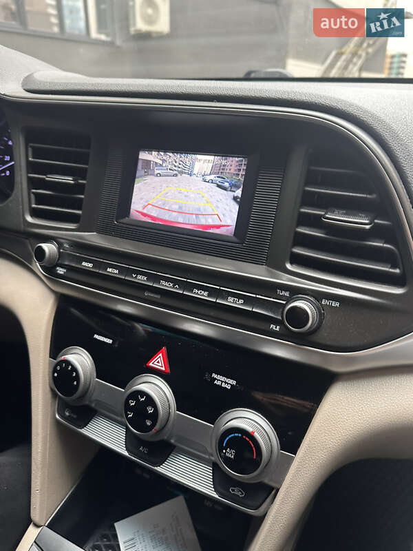 Седан Hyundai Elantra 2019 в Одессе