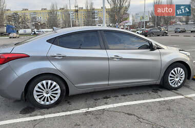 Седан Hyundai Elantra 2011 в Днепре