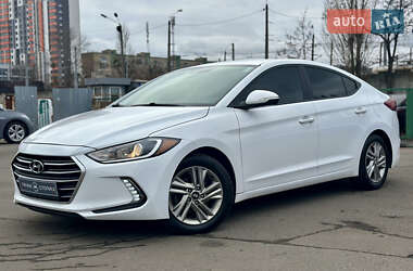 Седан Hyundai Elantra 2016 в Киеве