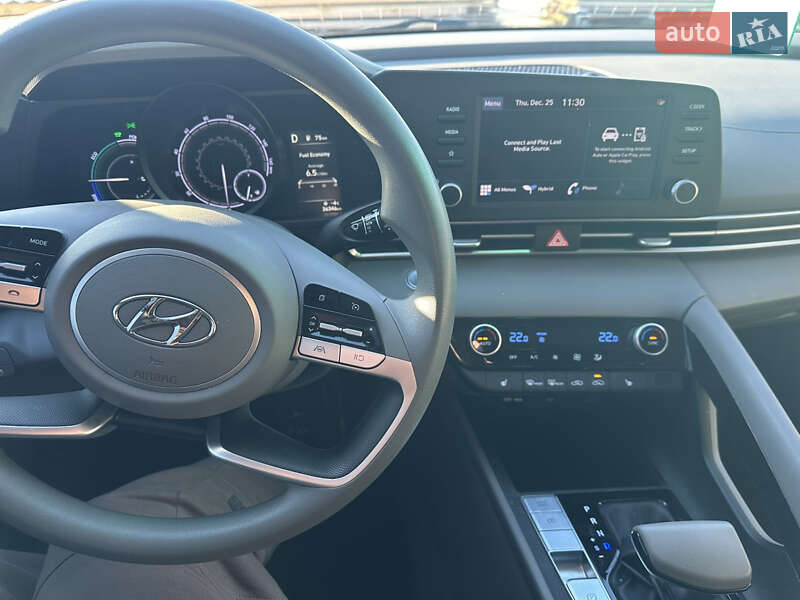 Седан Hyundai Elantra 2022 в Києві