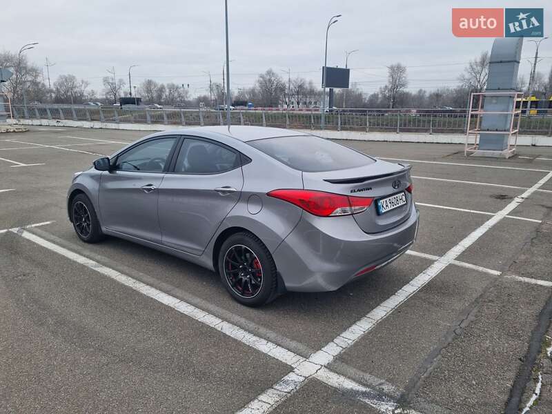 Седан Hyundai Elantra 2012 в Києві