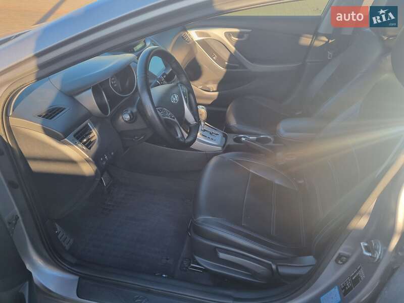 Седан Hyundai Elantra 2012 в Києві