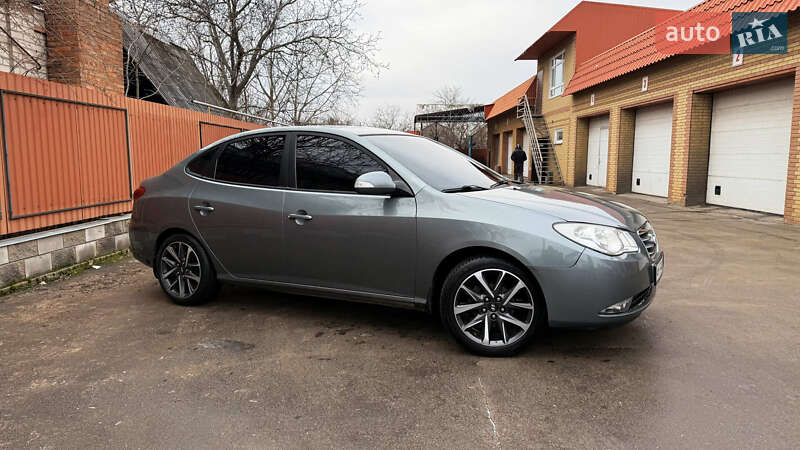 Седан Hyundai Elantra 2010 в Славянске
