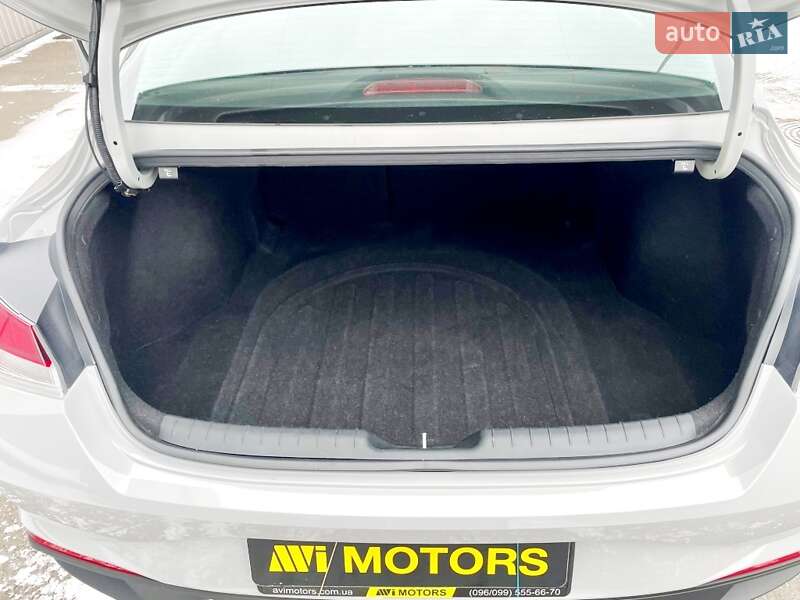 Седан Hyundai Elantra 2021 в Києві