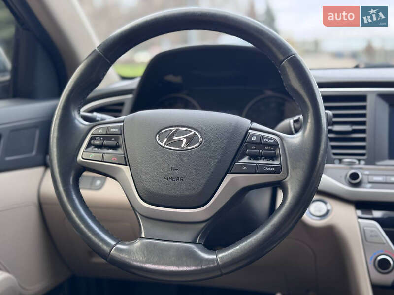 Седан Hyundai Elantra 2018 в Дніпрі
