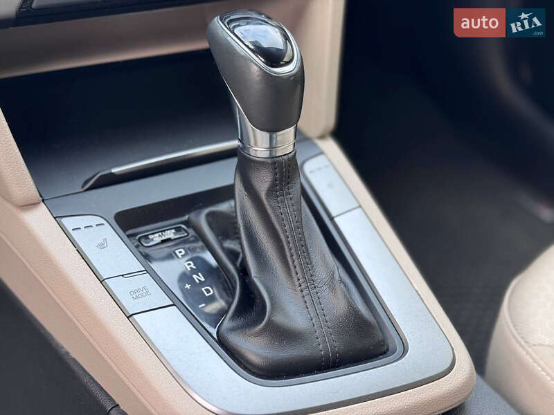 Седан Hyundai Elantra 2018 в Дніпрі