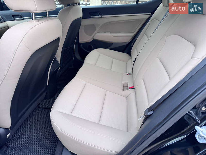 Седан Hyundai Elantra 2018 в Дніпрі