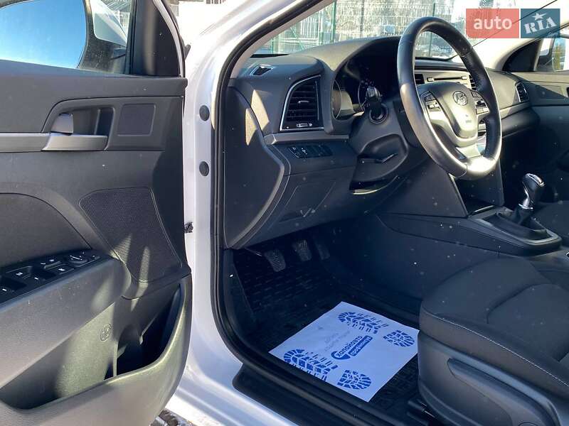 Седан Hyundai Elantra 2018 в Львове