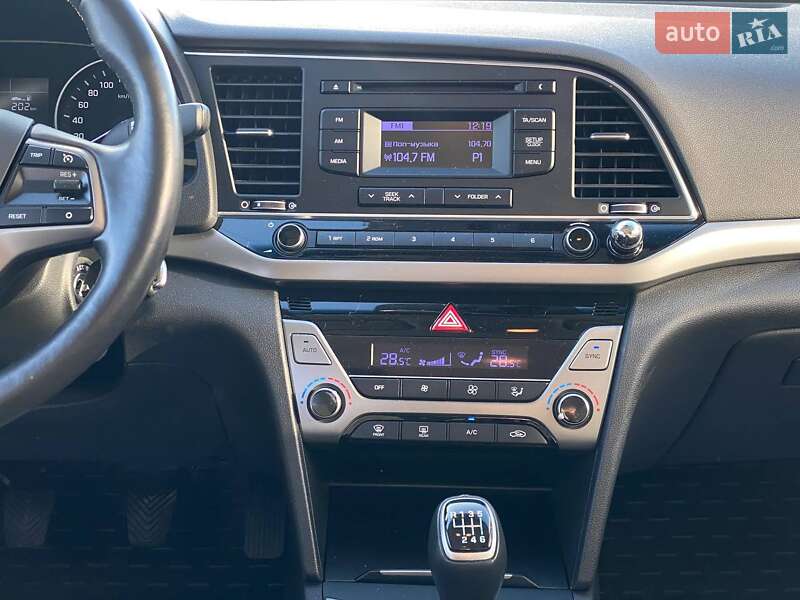 Седан Hyundai Elantra 2018 в Львове