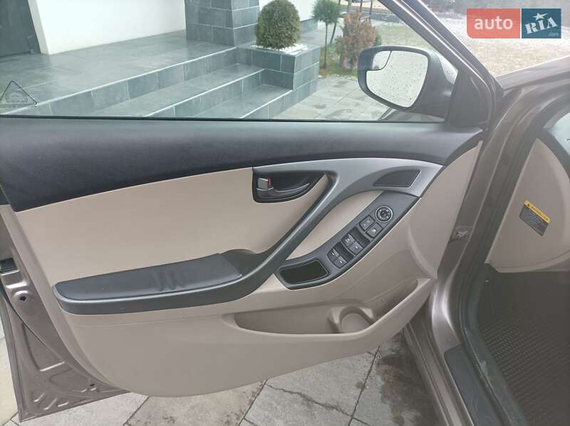 Седан Hyundai Elantra 2014 в Подрясном фото 3 Седан Hyundai Elantra 2014 в Подрясном