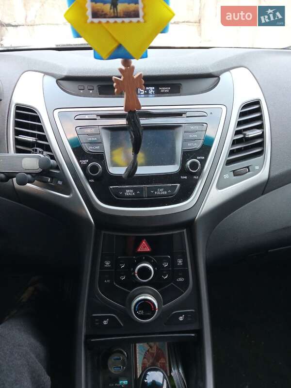 Седан Hyundai Elantra 2014 в Києві