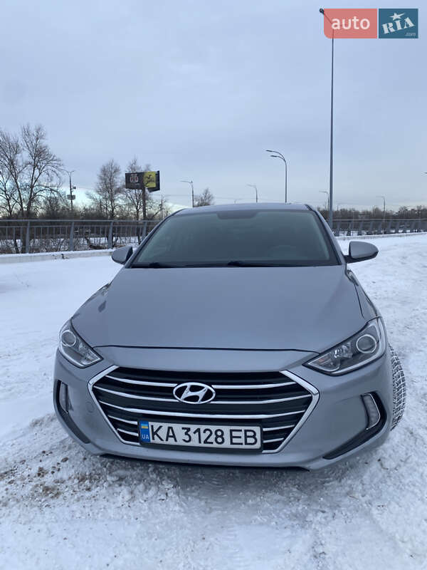 Седан Hyundai Elantra 2017 в Киеве