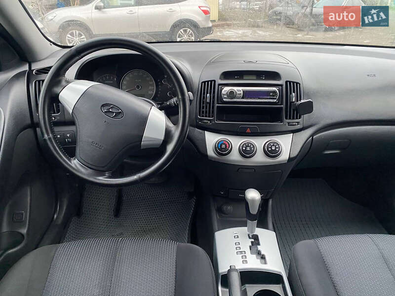 Седан Hyundai Elantra 2008 в Полтаве