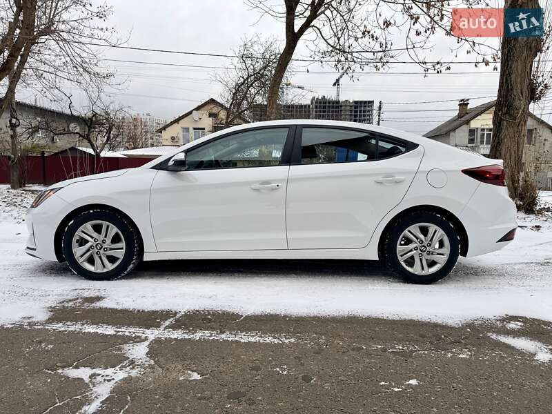 Седан Hyundai Elantra 2018 в Киеве