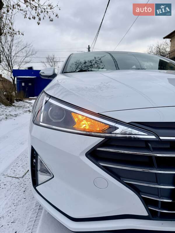 Седан Hyundai Elantra 2018 в Киеве