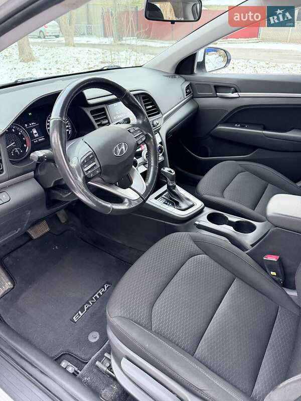 Седан Hyundai Elantra 2018 в Киеве