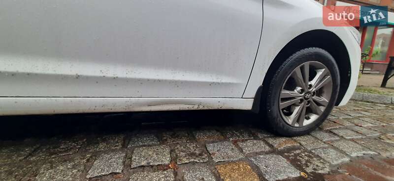 Седан Hyundai Elantra 2018 в Киеве