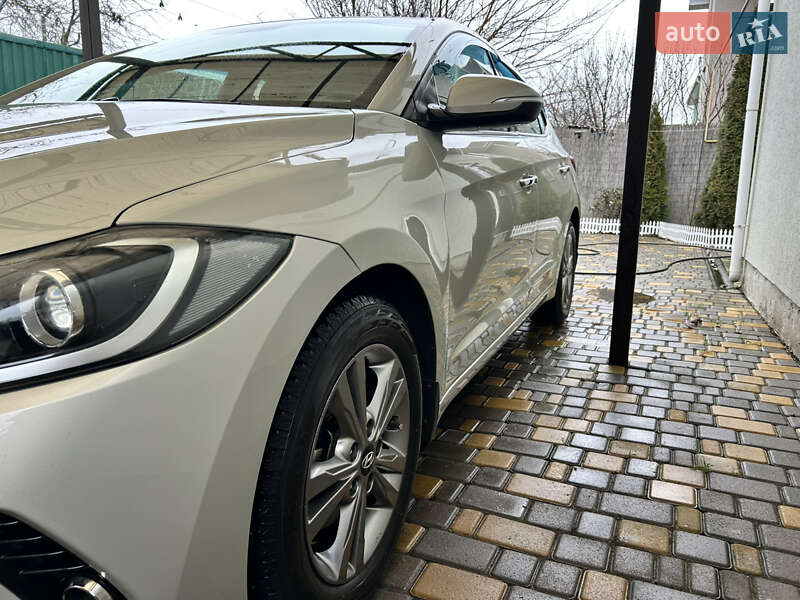 Седан Hyundai Elantra 2016 в Одессе