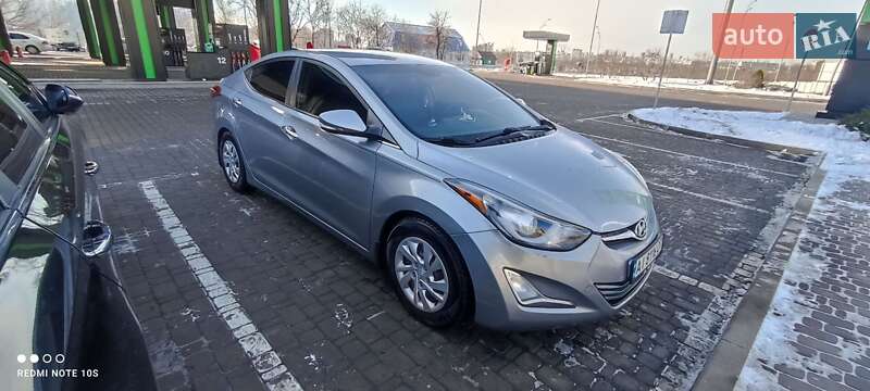 Седан Hyundai Elantra 2015 в Киеве
