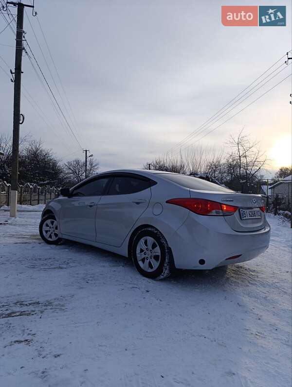 Седан Hyundai Elantra 2011 в Семенівці