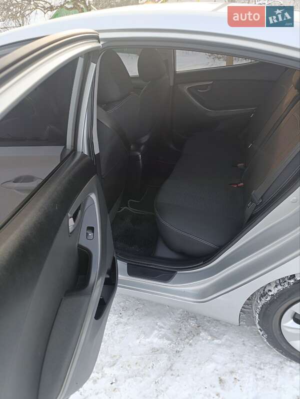 Седан Hyundai Elantra 2011 в Семенівці