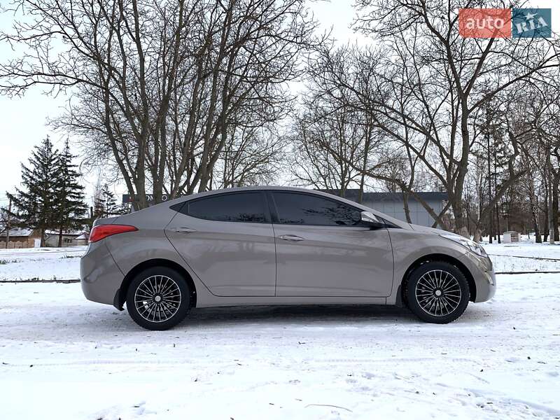 Седан Hyundai Elantra 2013 в Кривом Роге