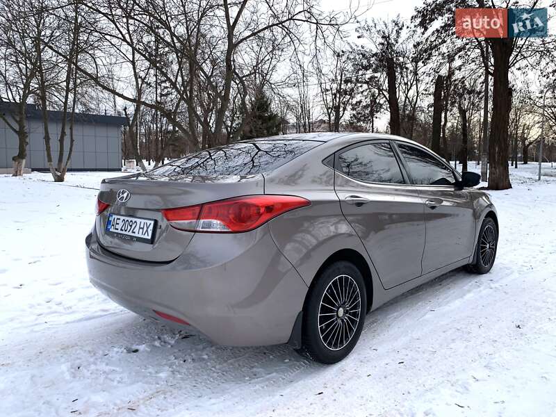Седан Hyundai Elantra 2013 в Кривом Роге