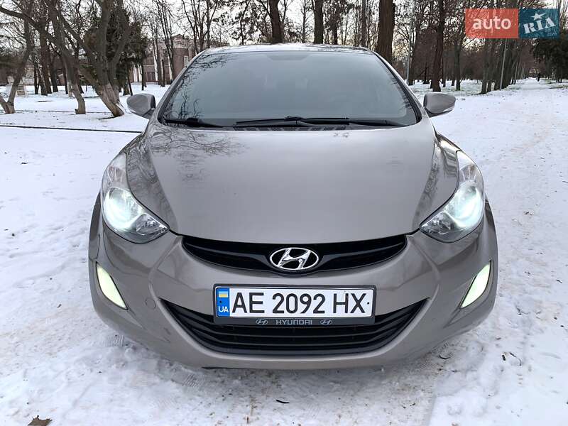 Седан Hyundai Elantra 2013 в Кривом Роге