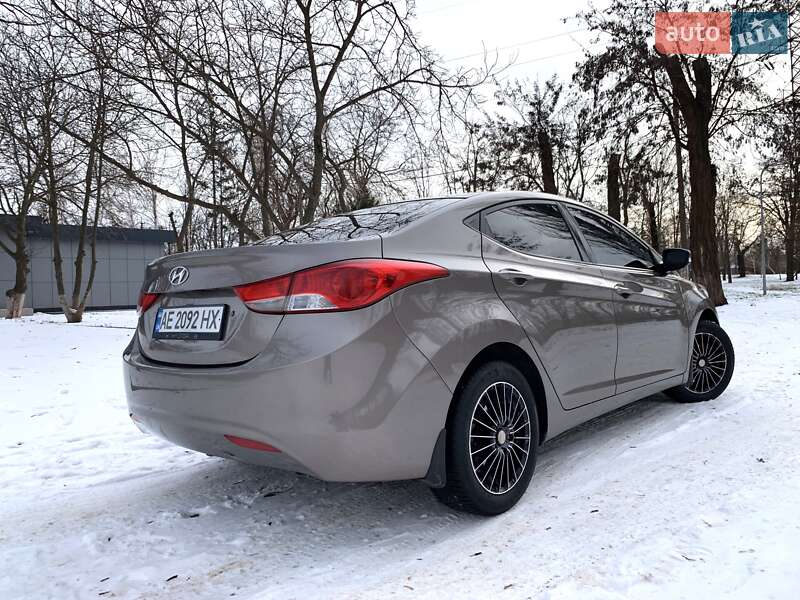 Седан Hyundai Elantra 2013 в Кривом Роге